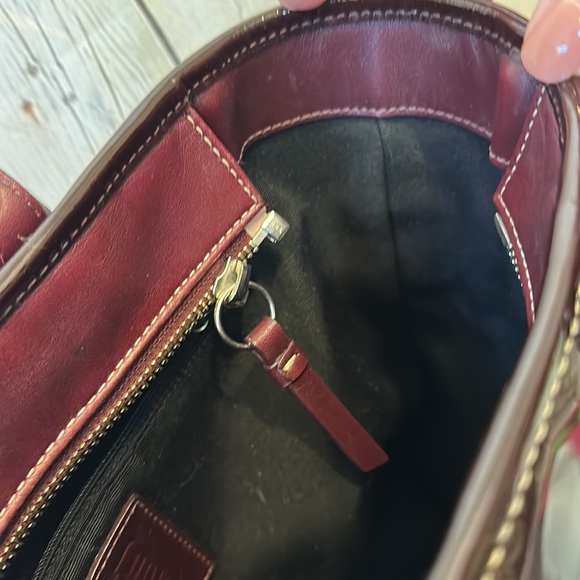 Coach Ashley rare liquid glass Patent Leather Gallery tote in deep Cabernet! - Picture 8 of 16